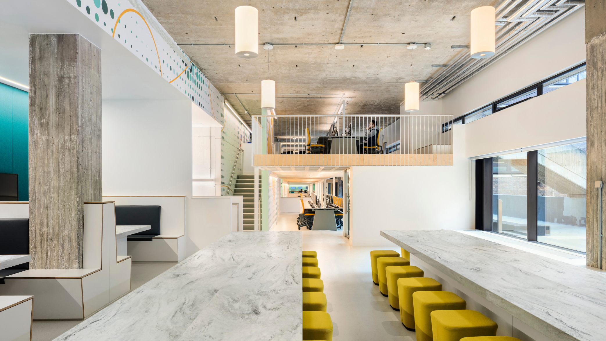 Corian Design, Blaty z Corian Solid Surface w nowoczesnej przestrzeni biurowej